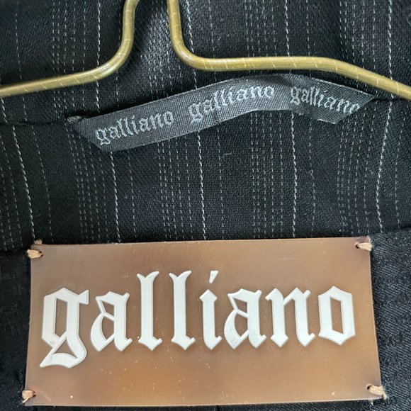 Woman's size 40 black pinstriped John Galliano blazer - Picture 9 of 9